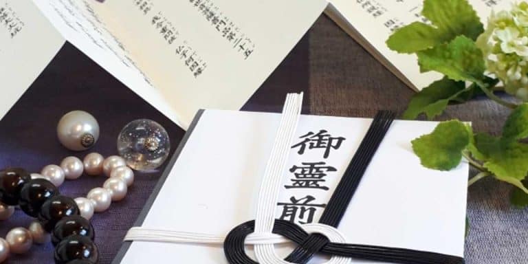 香典袋と数珠