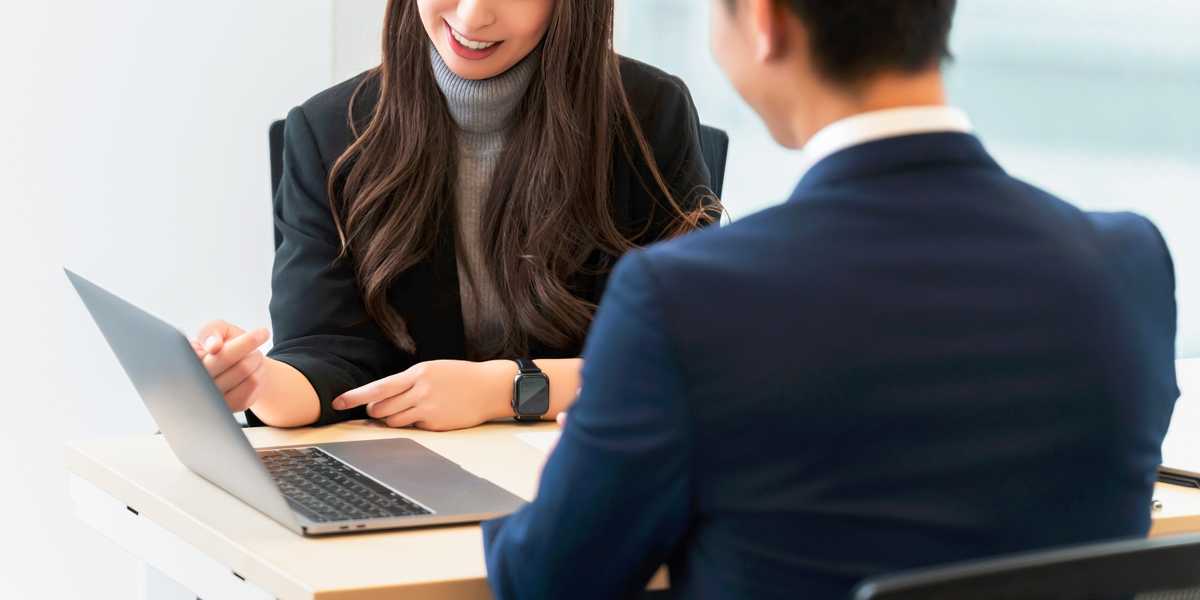 総務の打ち合わせ風景