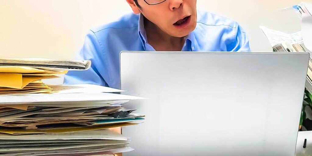 businessman-busy-037-2 忙しい総務男性