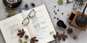 コーヒーや読書で休日をリラックス