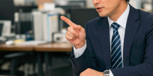指摘したがる男性社員